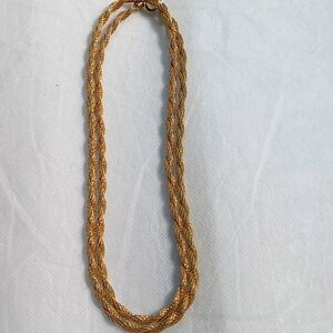 GOLD BRAIDED TWIST CHAIN.